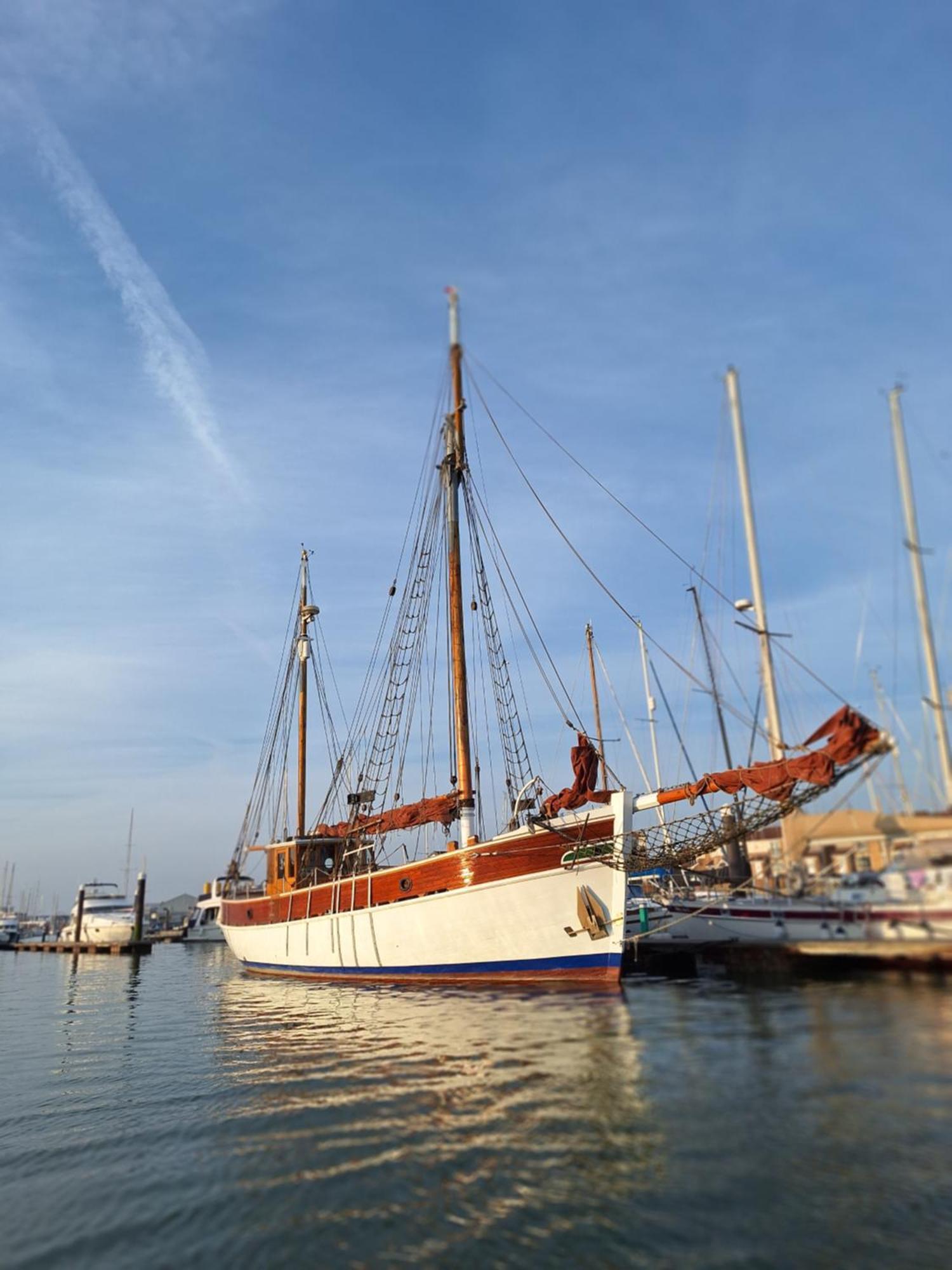 Historic Wooden Ship 'Ursula' Hotel East Cowes Exterior foto
