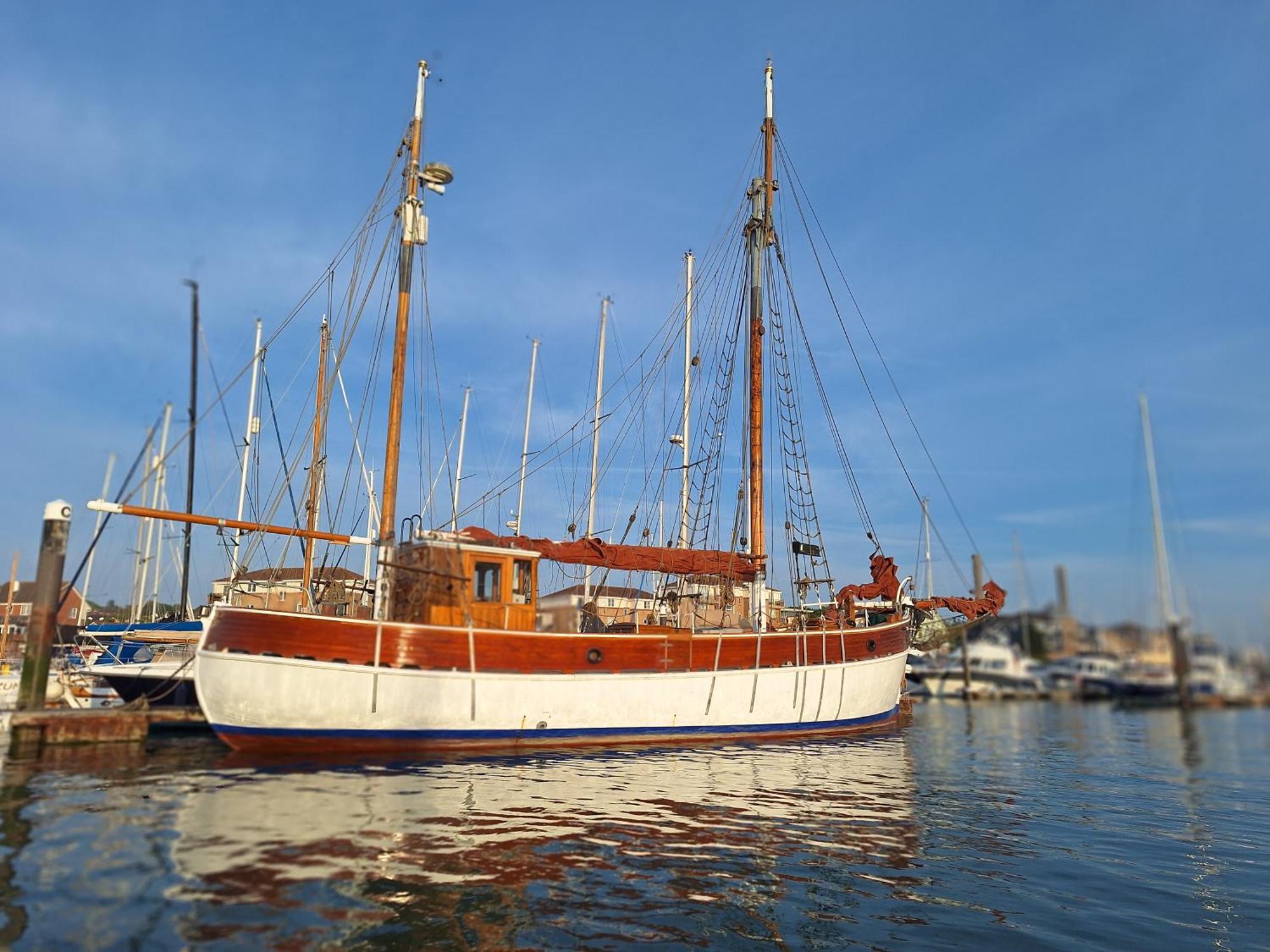 Historic Wooden Ship 'Ursula' Hotel East Cowes Exterior foto